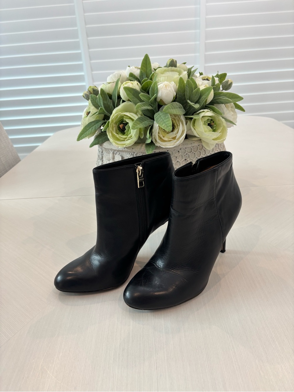 COACH NILA BLACK
LEATHER STILETTO ANKLE
BOOTIES SIZE 7.5 - Picture 2 of 8